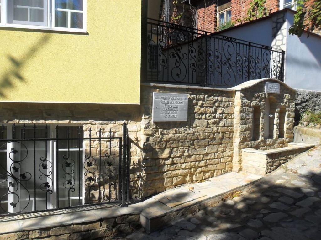 Apartamento Къщата С Чешмата Veliko Tárnovo Exterior foto