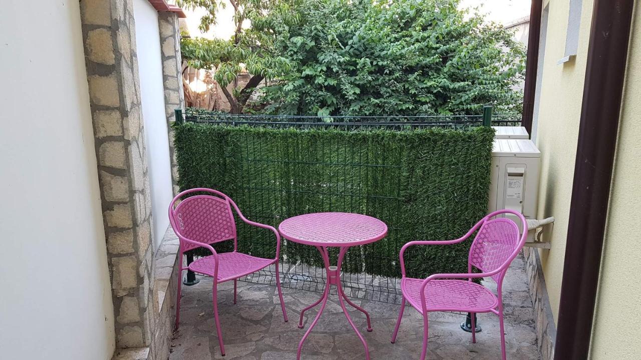 Apartamento Къщата С Чешмата Veliko Tárnovo Exterior foto
